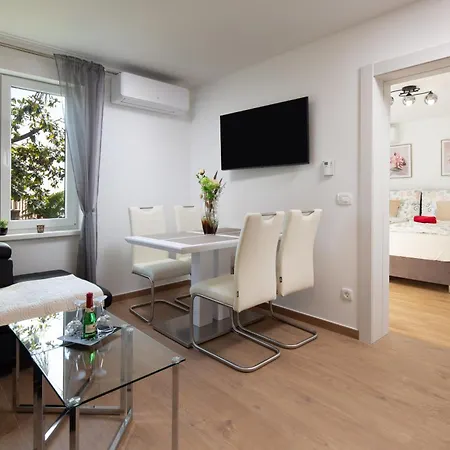 With Parking Space - 23861 Apartman